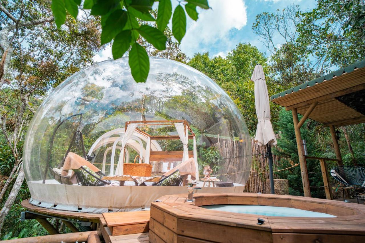 Отель Bubblesky Glamping Гуатапе Экстерьер фото