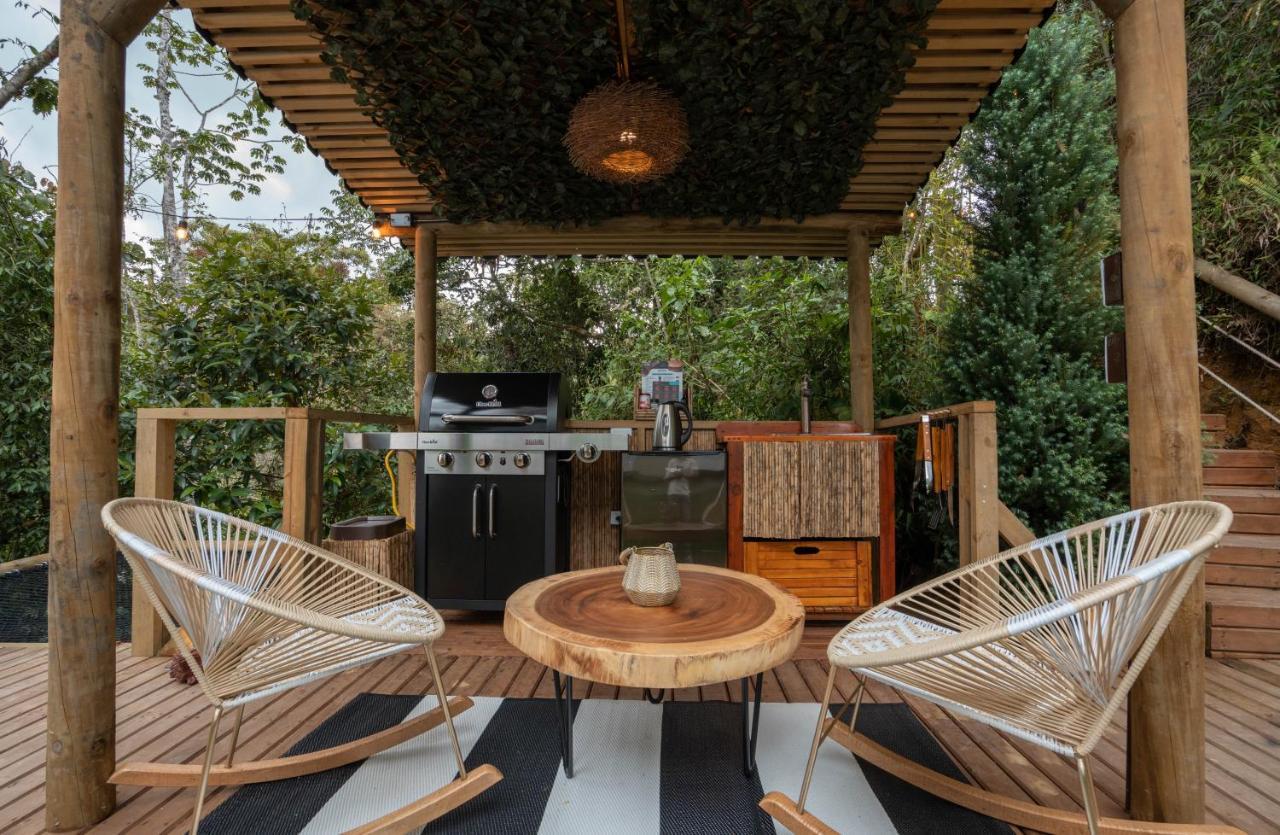 Отель Bubblesky Glamping Гуатапе Экстерьер фото